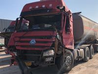 豪泺牌ZZ4257N3247C1重型半挂牵引车