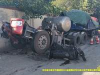 解放CA4251P1K15T1NE5A80天然气牵引车