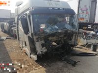 解放CA5240CCYP66K24L7T4E4仓栅式运输车