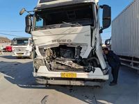 豪沃ZZ4257V324HE1B牵引汽车