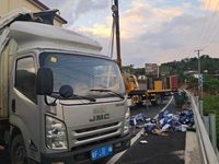 江铃JX5047XXYXG2厢式运输车