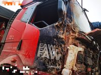 解放CA1310P66K2L7T4E载货汽车