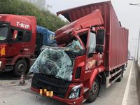 乘龙LZ5120XXYM3AC1厢式运输车