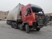 豪沃ZZ4257V324HE1B牵引汽车