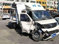 福田BJ5030XYK4AV6-01翼开启厢式车
