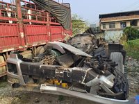 欧曼BJ4259SNFKB-XJ半挂牵引汽车