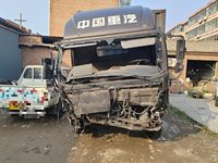 豪沃ZZ5047XXYC3314E145-1厢式运输车