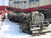 豪沃ZZ4257W324HE1B牵引汽车