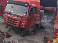 解放CA4251P1K15T1NE5A80天然气牵引车