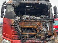 解放CA4250P66K25T1A1E5半挂牵引汽车