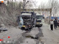 豪沃ZZ5047XXYG3115F144厢式运输车