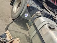 豪沃T7H牵引车高顶