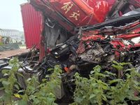 解放CA4250P66K25T1A1E5半挂牵引汽车