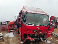 跃进牌仓栅式运输车