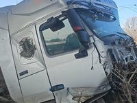 豪沃ZZ4257V324HE1B牵引汽车