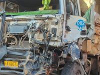 红岩杰狮C500载货车平顶