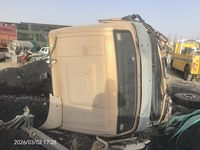 豪沃T7H牵引车高顶