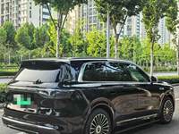 2025 问界M8